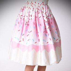 Unique Vintage "As Cute as a Cupcake Skirt" Size Medium BNWT!!!!!